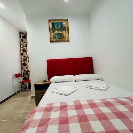 Hostal Granvia 628 Barselona Dış mekan fotoğraf